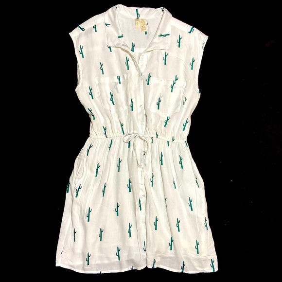 Japana White Dress with Cactus. Button Front and fully lined. Size Large. - Picture 3 of 8